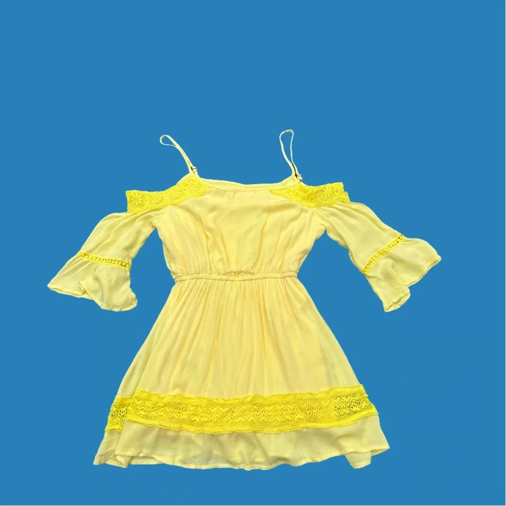 NWOT-Sz L-Luxmi- yellow cold shoulder dress with lace detail ✨ - Picture 2 of 4
